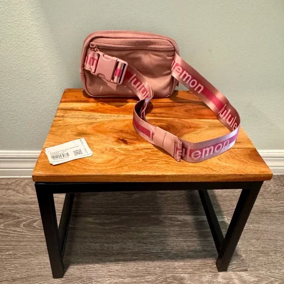 Lululemon Everywhere Belt Bag 1L in Spiced Chai/Magenta Smoke/Pink Haze - Picture 2 of 9